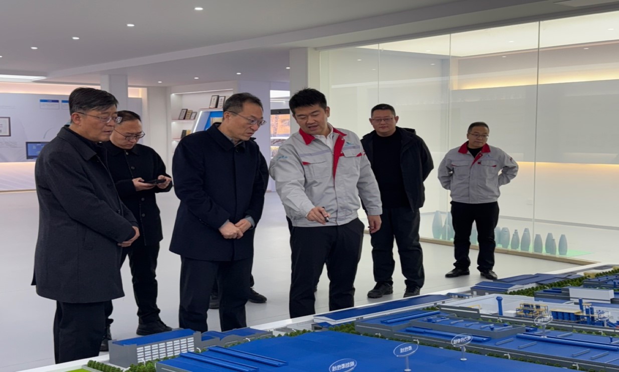 臨汾經(jīng)濟開發(fā)區(qū)黨工委書記、管委會主任白建成一行深入華翔圣德曼新能源汽車零部件產(chǎn)業(yè)園調(diào)研